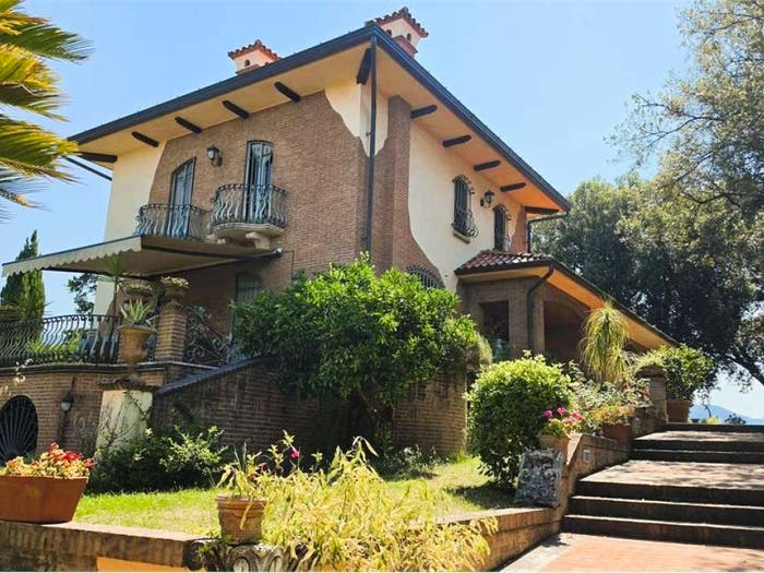 Casa con 6 locali in vendita in Castelnuovo Magra