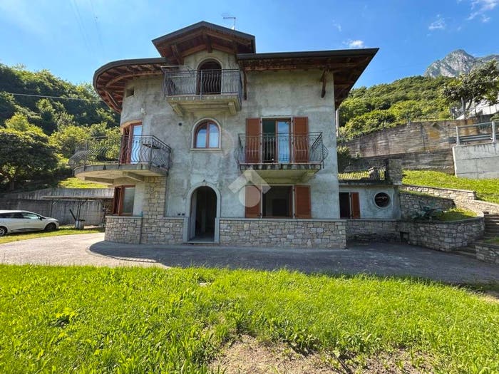 Casa trilocale in vendita in Via Roma, Centro, Costa Volpino