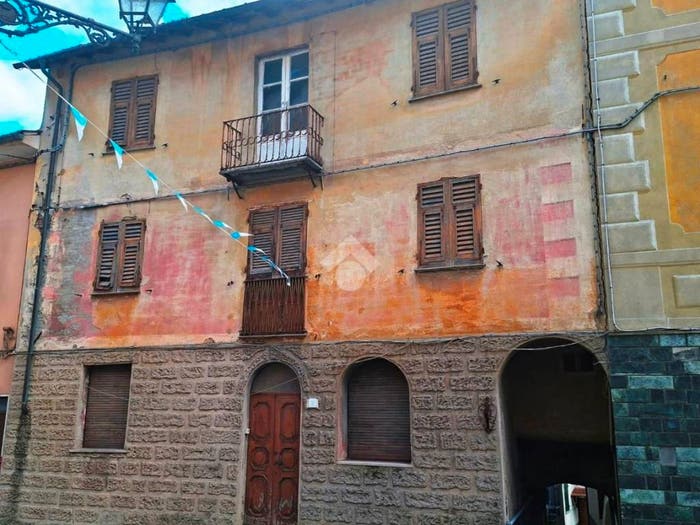 Casa con 6 locali in vendita in Via Gustavo Ragnoli, Centro, Savignone