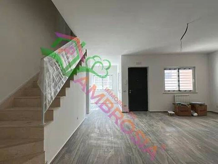 Casa quadrilocale in vendita in Via Sortino, Borghesiana, Roma
