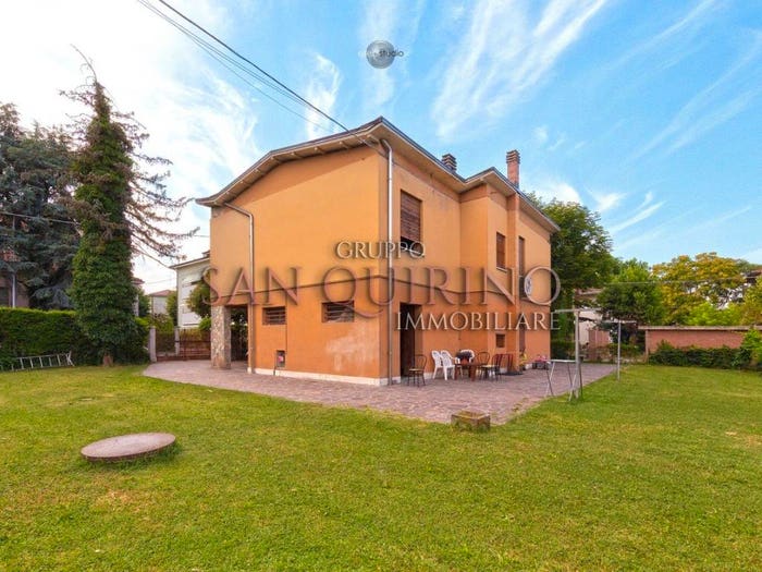Casa quadrilocale in vendita in Via Pascoli, Centro, Novellara