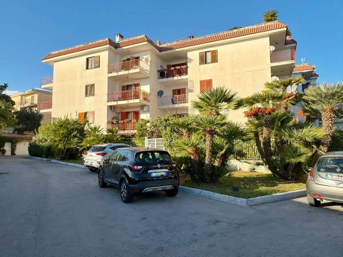 Appartamento con 5 locali in vendita in Via Cuma, Torre del Greco