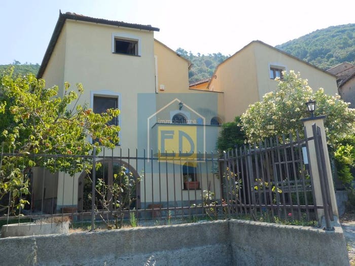 Casa con 6 locali in vendita in Vezzi Portio