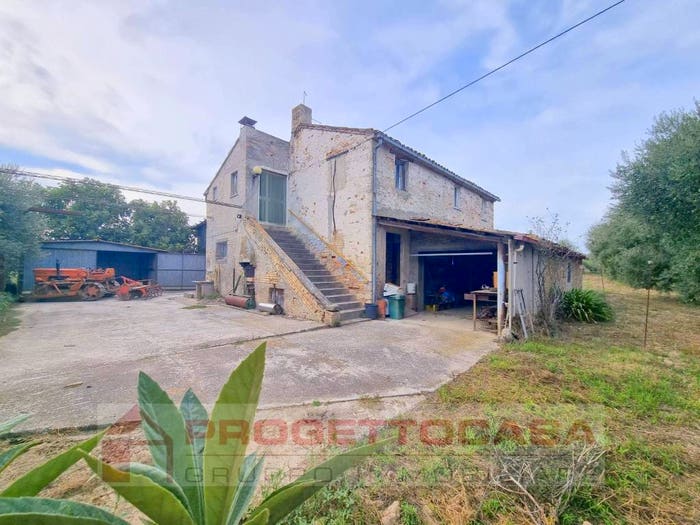 Casa con 6 locali in vendita in CONTRADA SANT'ANNA, Monteprandone
