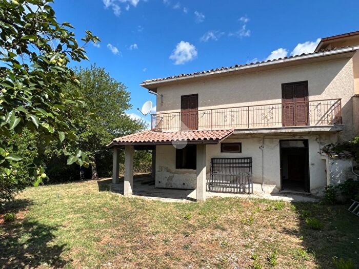 Casa con 5 locali in vendita in Via Molelle, Casperia