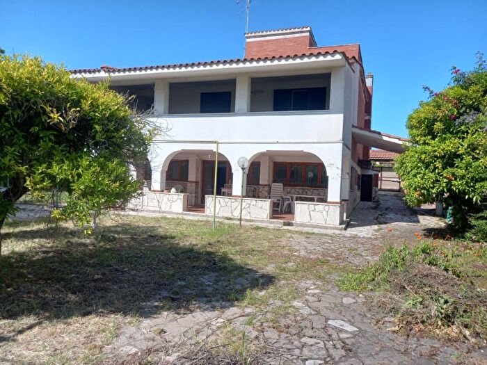 Casa con 6 locali in vendita in Via Oceano Artico, Torvaianica Alta, Pomezia
