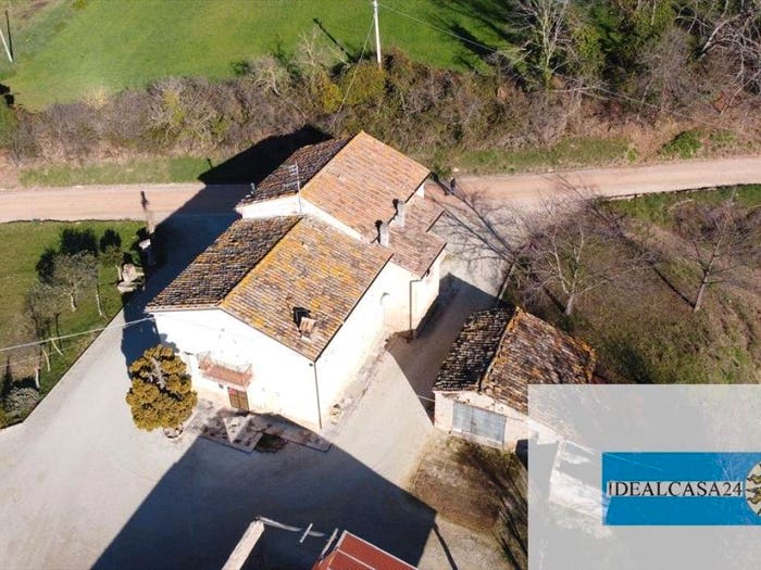 Casa con 5 locali in vendita in camporotondo di fiastrone cda colvenale n, Camporotondo di Fiastrone