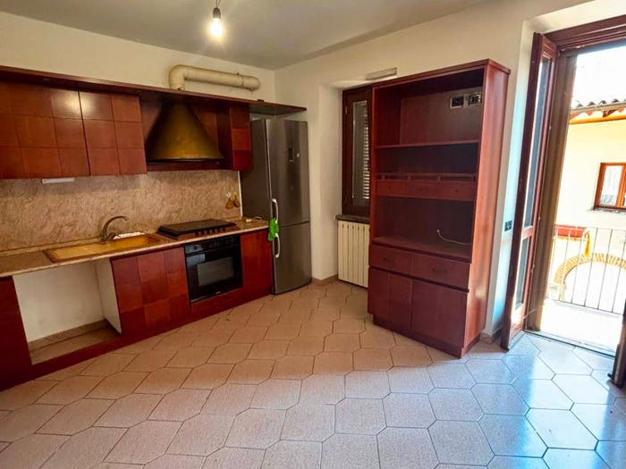 Appartamento quadrilocale in vendita in Via Emilio Alemagna, Barasso