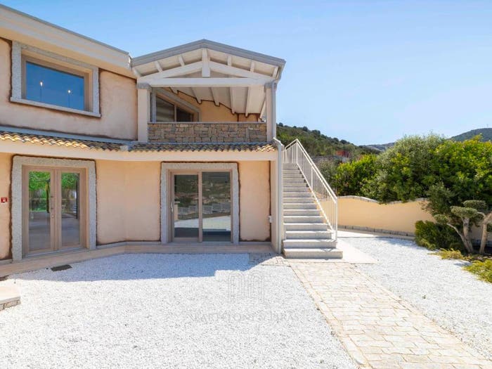 Casa con 5 locali in vendita in Domus de Maria
