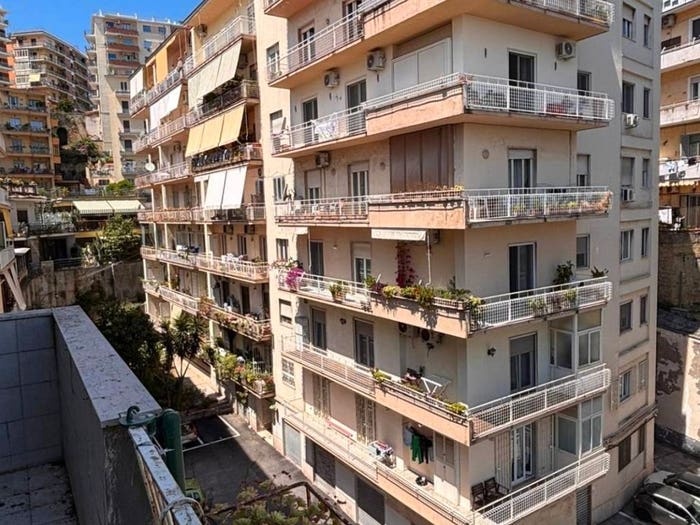 Appartamento con 6 locali in vendita in Via Girolamo Santacroce, Piazza Canneto Salvator Rosa, Napoli