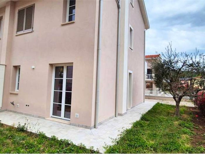 Casa con 6 locali in vendita in Centro, Montale