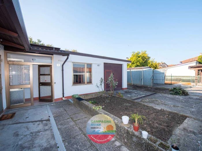 Casa con 5 locali in vendita in Piazza Unità d'Italia, Centro, Jolanda di Savoia