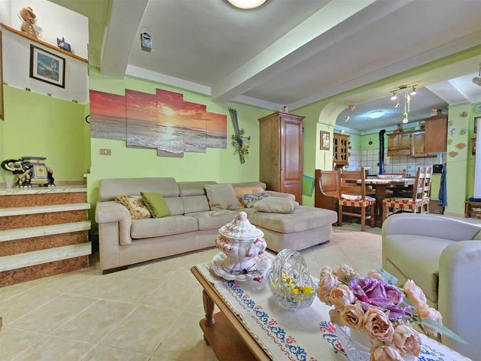 Casa con 5 locali in vendita in Camaiore Paese, Camaiore