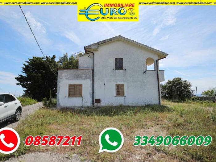 Casa con 6 locali in vendita in Contrada Colle Pelato, Atri