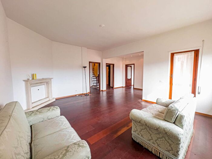 Appartamento con 5 locali in vendita in Via Cardinal Federico Tedeschini, Rieti