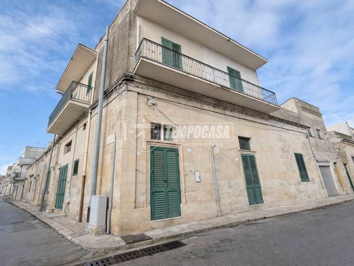 Casa con 6 locali in vendita in Via Carlo Margottini, Maglie