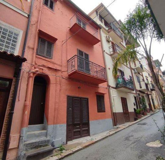 Casa in vendita in Via Piave, Montelepre
