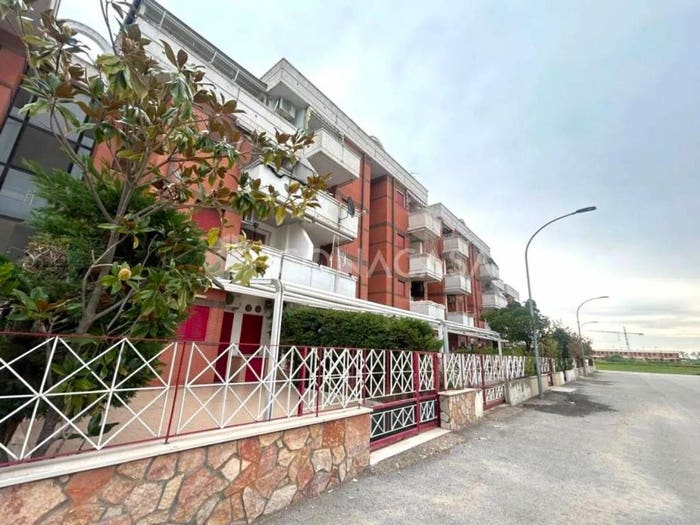 Appartamento trilocale in vendita in Via Perugia No Number, Lido Campomarino, Campomarino