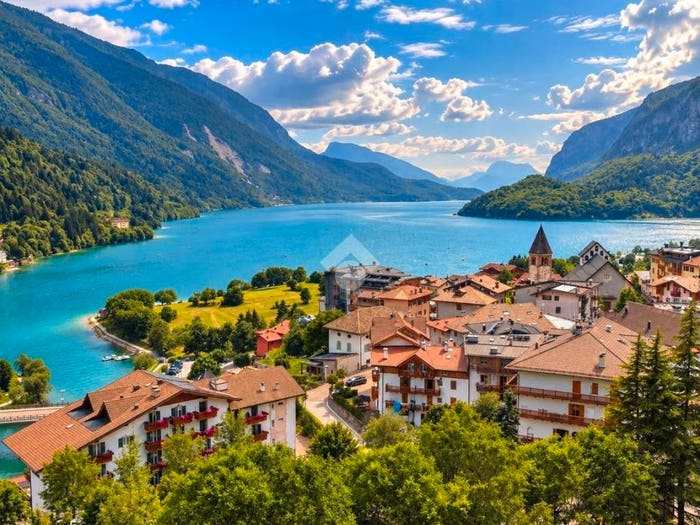 Appartamento quadrilocale in vendita in Via Nazionale, Molveno