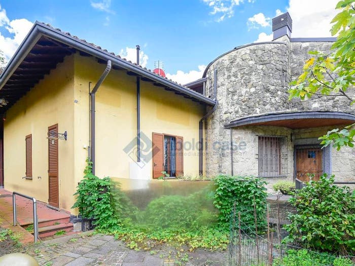 Casa con 6 locali in vendita in via Como, Cascina La Valle, Mariano Comense