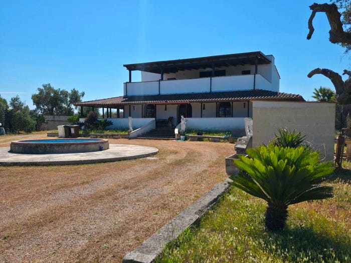 Casa con 6 locali in vendita in Strada Provinciale Lizzanello Pisignano, Lizzanello