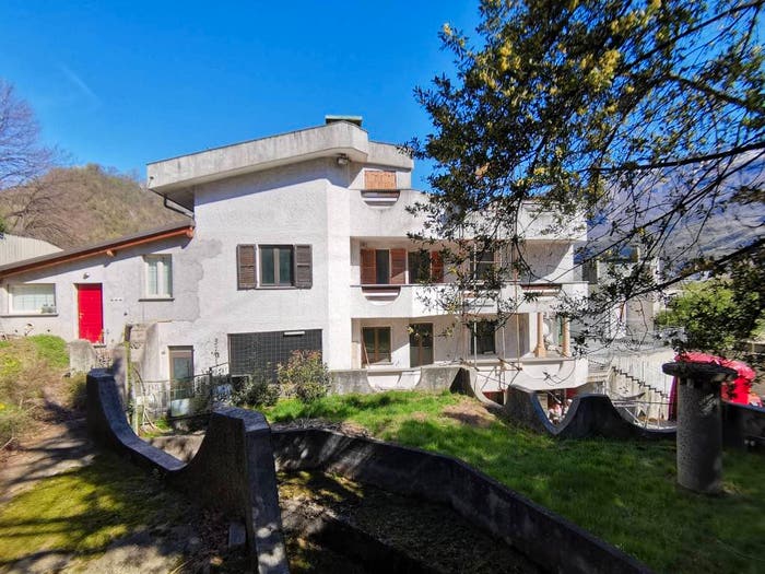 Casa con 6 locali in vendita in Via Promessi Sposi, Pescate