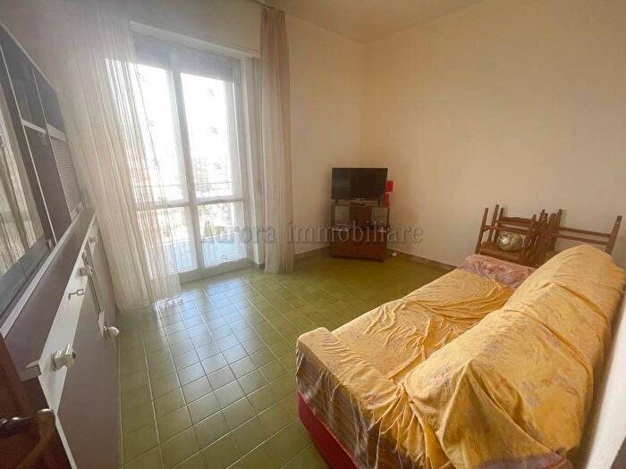 Appartamento trilocale in vendita in Piazza Antonio Gramsci, Borghetto Santo Spirito