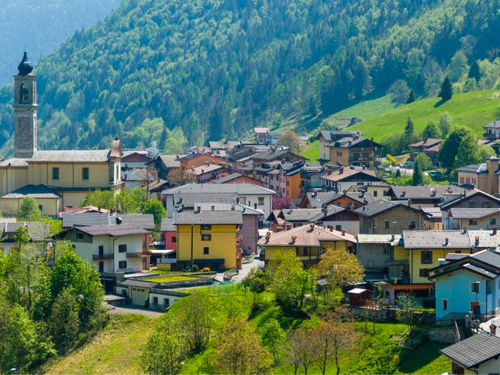 Casa con 6 locali in vendita in Via San Michele, Vilminore di Scalve