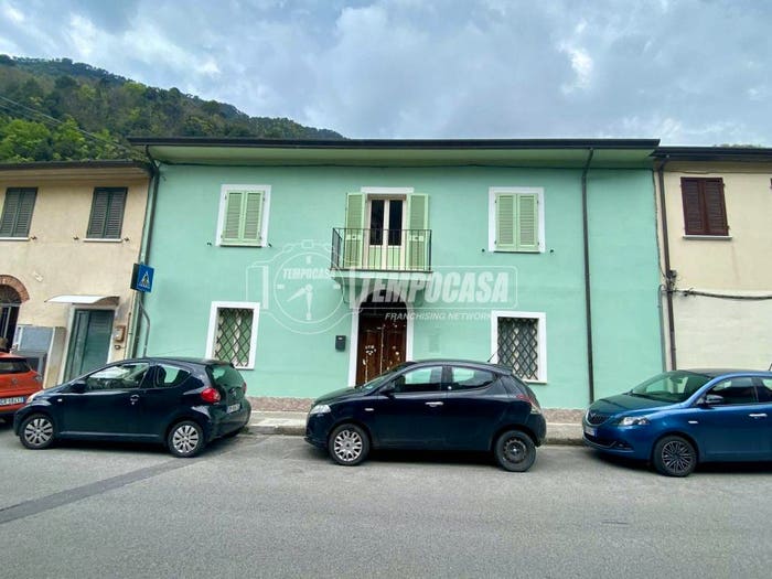 Casa quadrilocale in vendita in Via Bassa Tambura, San Carlo Antona, Massa