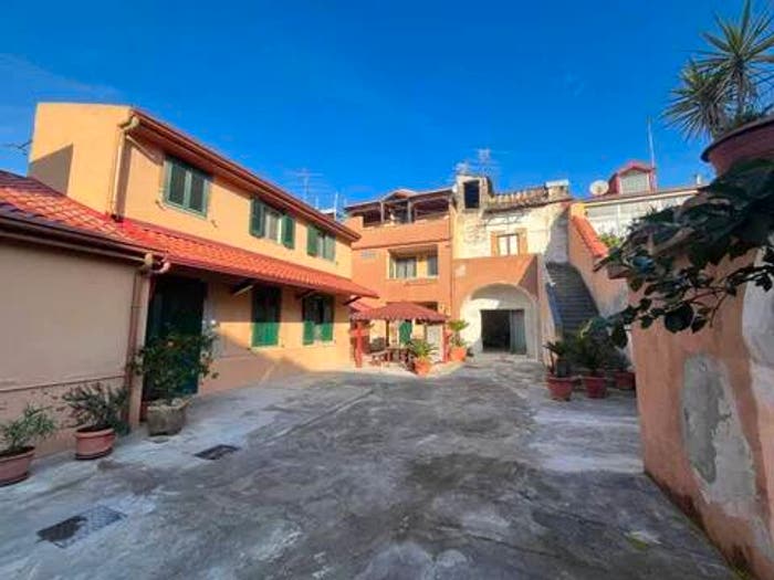 Casa quadrilocale in vendita in Vico Belluno, Curti
