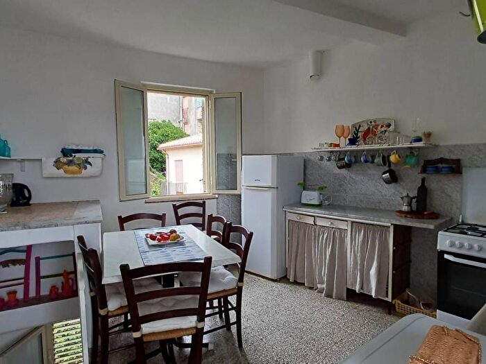 Casa quadrilocale in vendita in Vico San Sebastiano, Centro, Ficarra