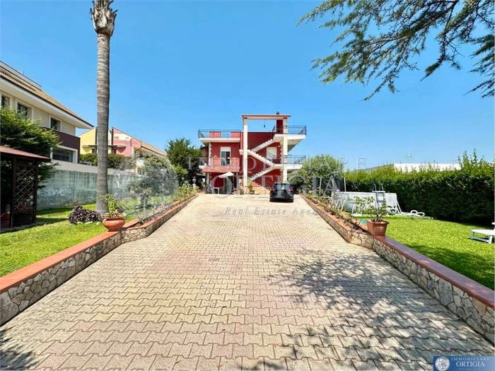 Casa con 6 locali in vendita in Via Parma No Number, Melilli