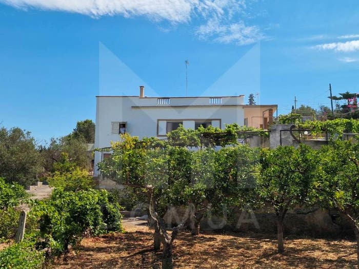 Casa con 6 locali in vendita in Strada Vicinale Bischiazzi, Centro, Parabita