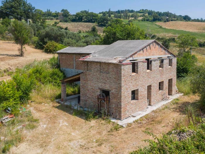 Casa con 6 locali in vendita in Via Calamone, Montelabbate