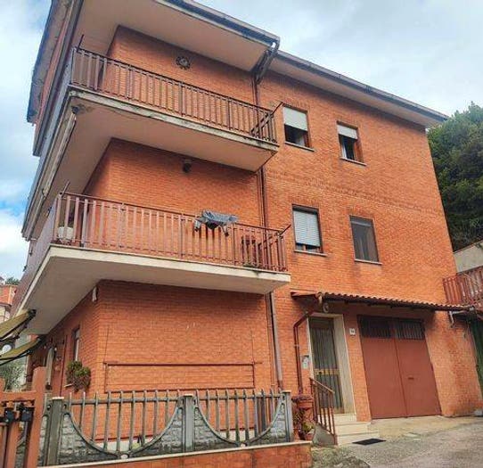 Appartamento quadrilocale in vendita in Via Delle Vigne, Sambuci