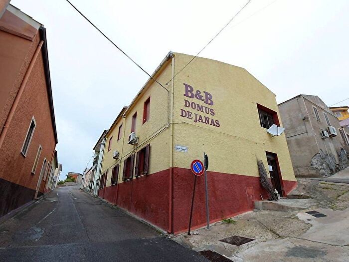Casa con 6 locali in vendita in via Vittorio Emanuele, Sedini