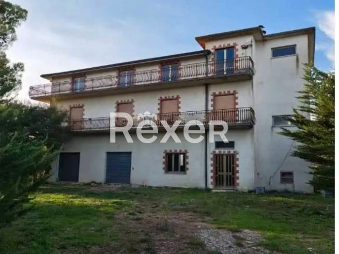 Casa con 6 locali in vendita in Contrada Monte Maruzzo, Buonalbergo
