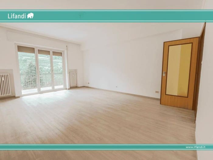 Appartamento quadrilocale in vendita in RichardWagnerStraße Via Richard Wagner, Centro, Merano