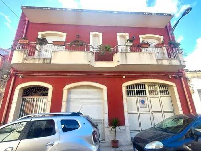 Casa con 6 locali in vendita in Via Anapo, Floridia