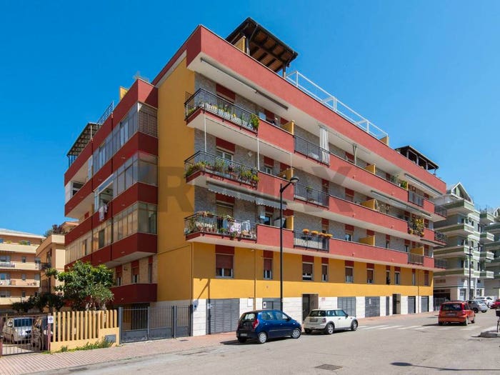Appartamento con 5 locali in vendita in Via Francesco Filomusi Guelfi, Stadio Lungomare Colombo, Pescara