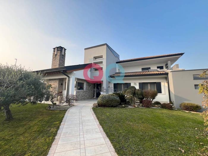 Casa con 6 locali in vendita in Caravaggio, Centro, Latisana