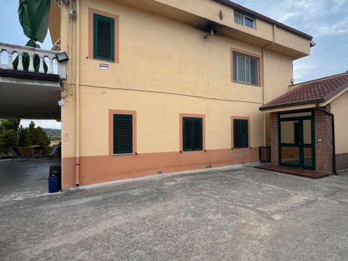 Appartamento con 6 locali in vendita in Contrada Cantorato, Zona Capo Rizzuto Apriglianello Papanice, Crotone