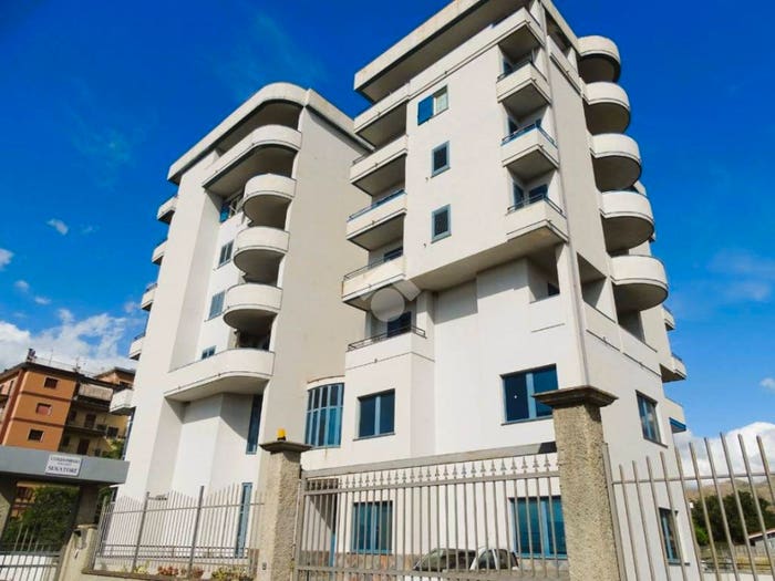 Appartamento trilocale in vendita in Via Reginaldo Pellegrini, Centro, Castrovillari