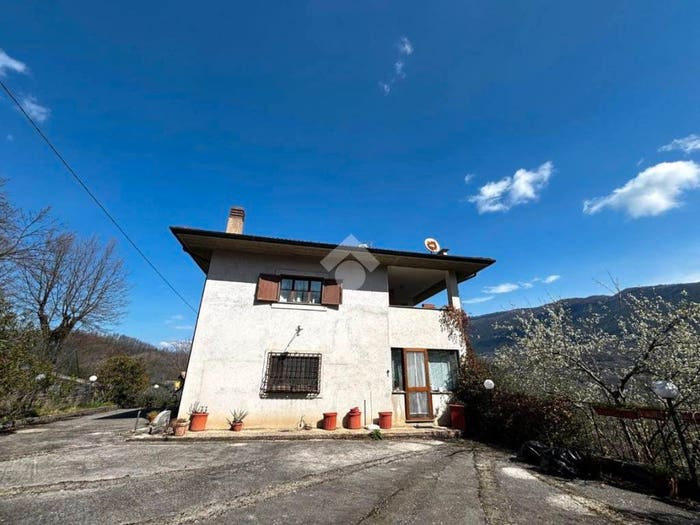 Casa trilocale in vendita in Via delle Selvi, Canterano