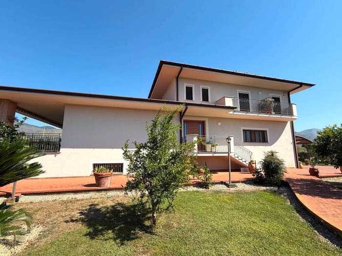 Casa con 6 locali in vendita in Via Selcialto, Fondi