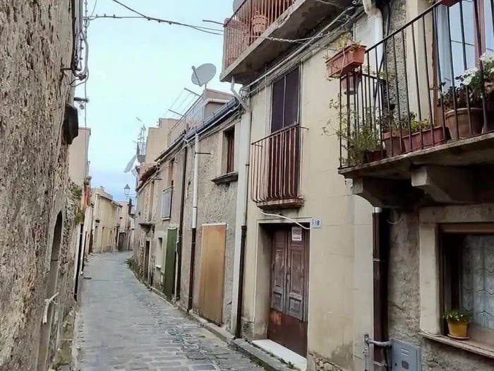 Casa con 5 locali in vendita in Via Giovan Guerrino, Centro, Montalbano Elicona