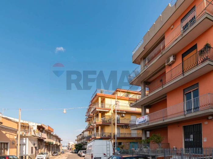 Appartamento con 6 locali in vendita in via circumvallazione salvatore sturiale, Centro, Riposto