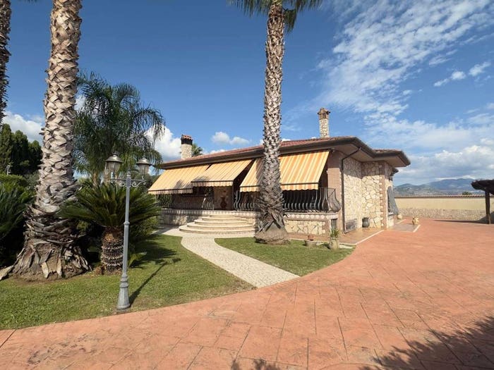 Casa con 5 locali in vendita in Via Monti Lepini, Cisterna di Latina