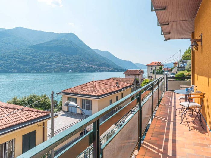 Appartamento quadrilocale in vendita in Via Santa Marta Nuova, Centro, Carate Urio