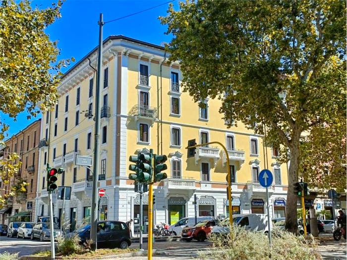 Appartamento con 5 locali in vendita in VIA MASSARANI, Lodi Brenta, Milano